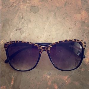 Cheetah/leopard print sunglasses